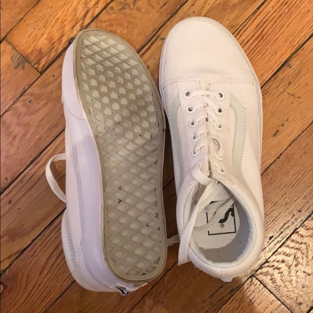 White vans - Picture 2 of 4